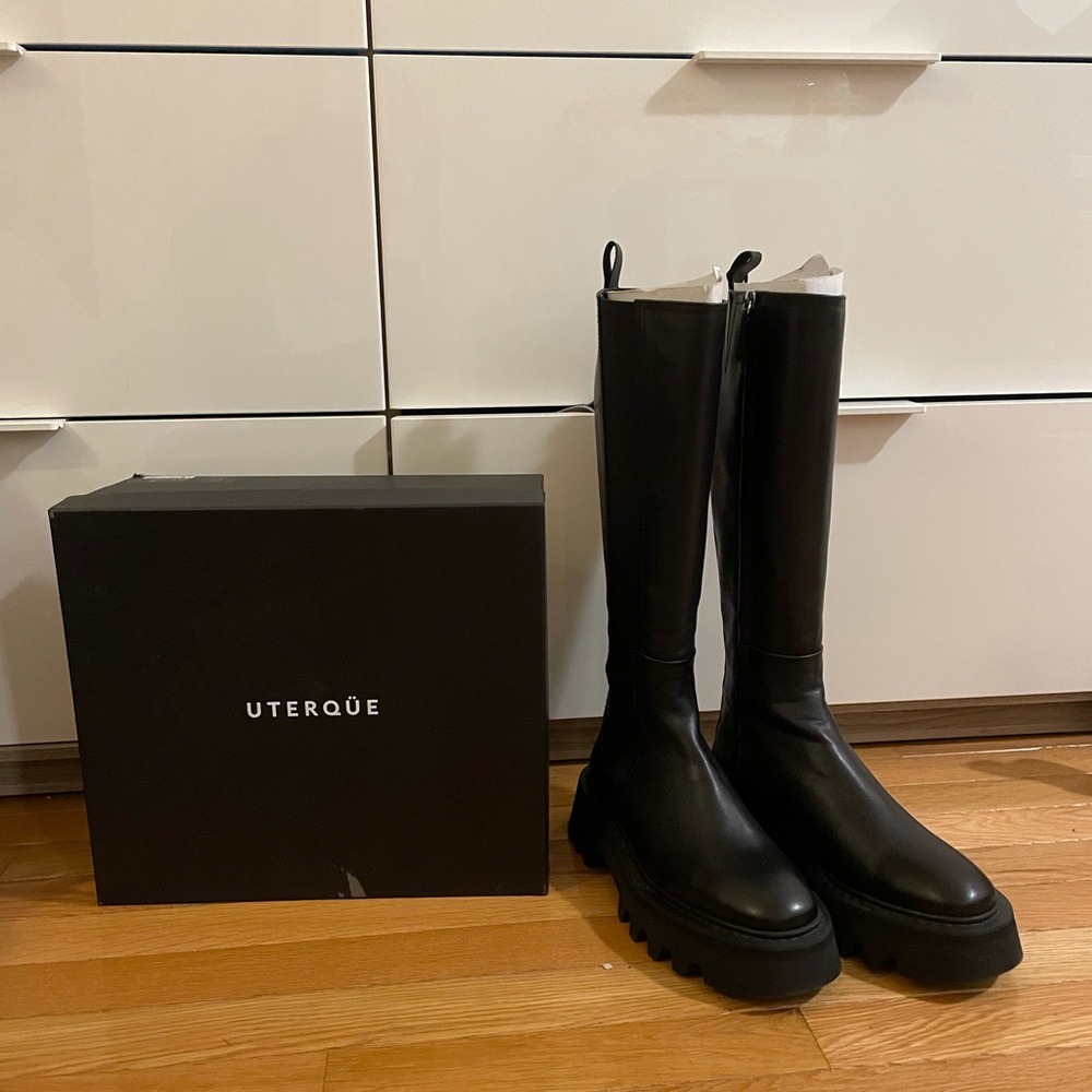 Uterque tall black platform boots 🖤